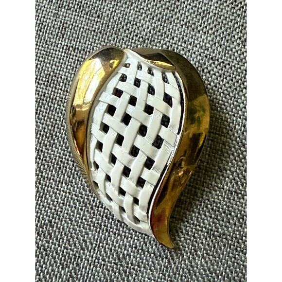Vintage Woven Enamel Brooch Pin White Gold Tone Abstract Minimalist Deco Modern - Picture 1 of 4